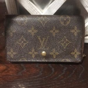 Authentic Louis Vuitton wallet! Make me an offer 🌺